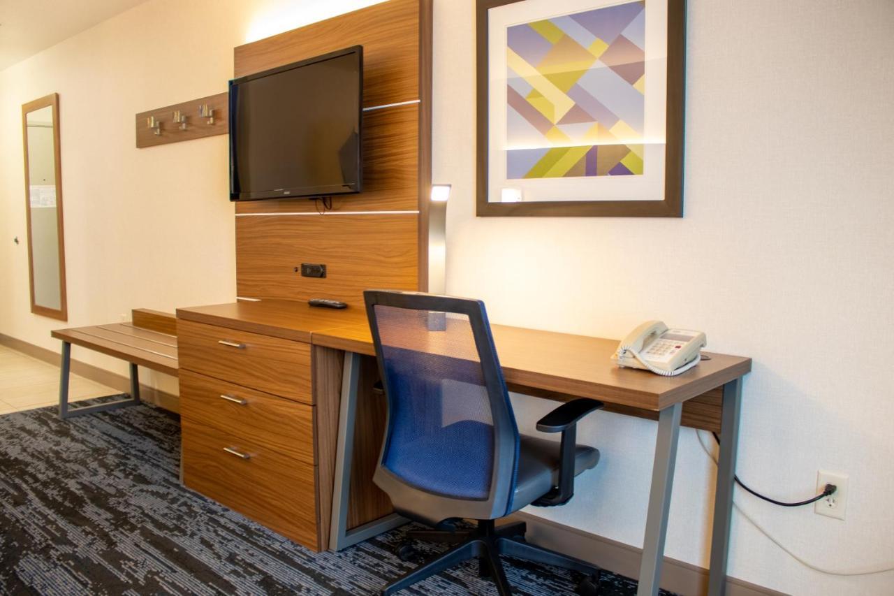 Holiday Inn Express & Suites Wausau By Ihg Weston Экстерьер фото