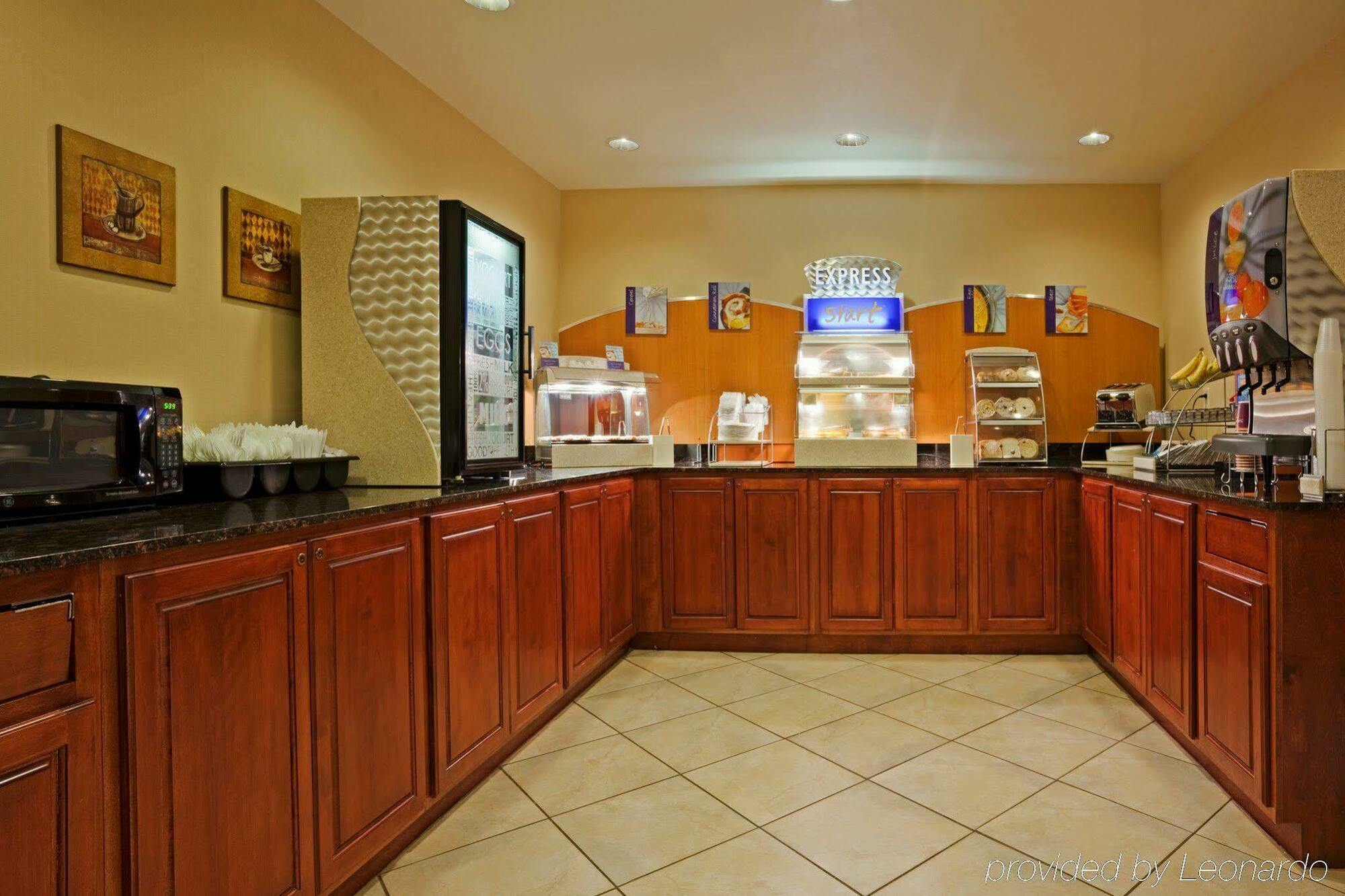 Holiday Inn Express & Suites Wausau By Ihg Weston Экстерьер фото